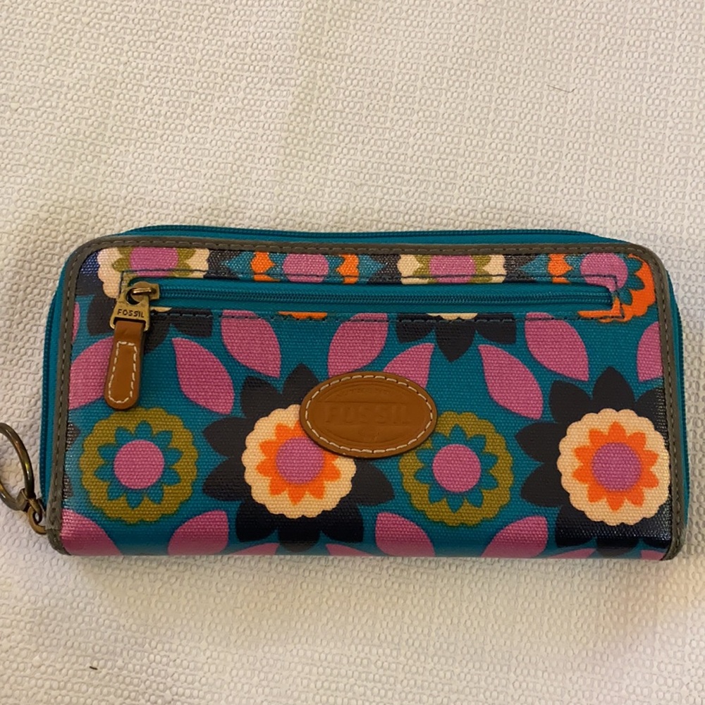 Fossil Flowered Print Wallet Almost New - image 1
